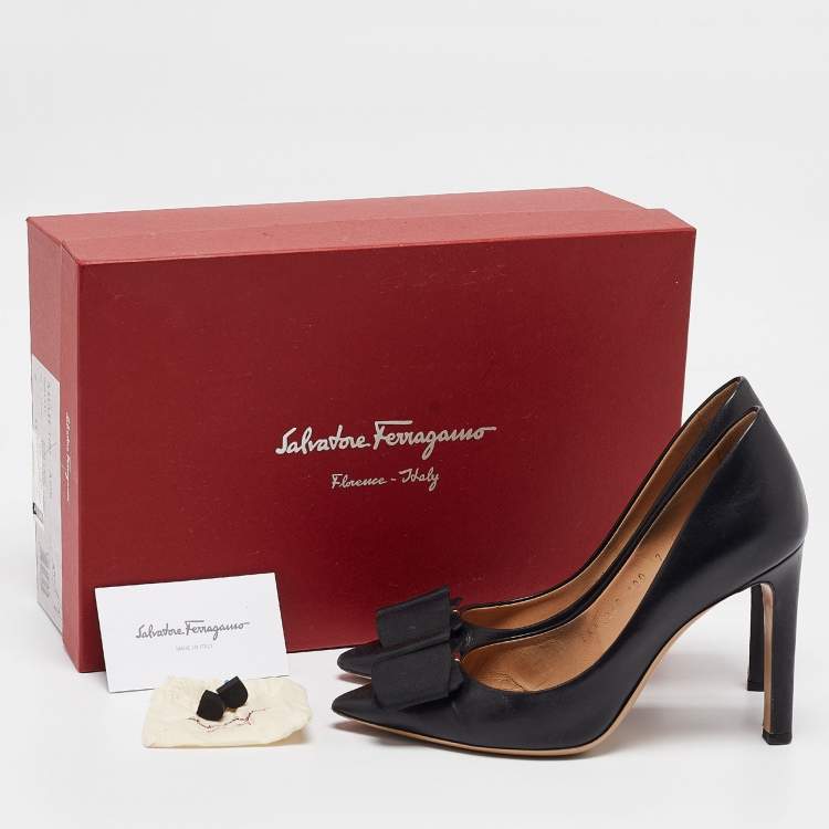 Pre Owned Salvatore Ferragamo Black Leather Mimi  Pumps Size 37.5