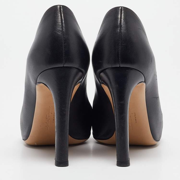 Pre Owned Salvatore Ferragamo Black Leather Mimi  Pumps Size 37.5