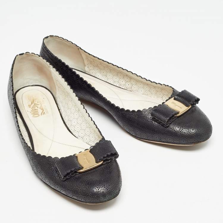 Pre Owned Salvatore Ferragamo Black Perforated Leather Vara Lace Bow Ballet Flats Size 40