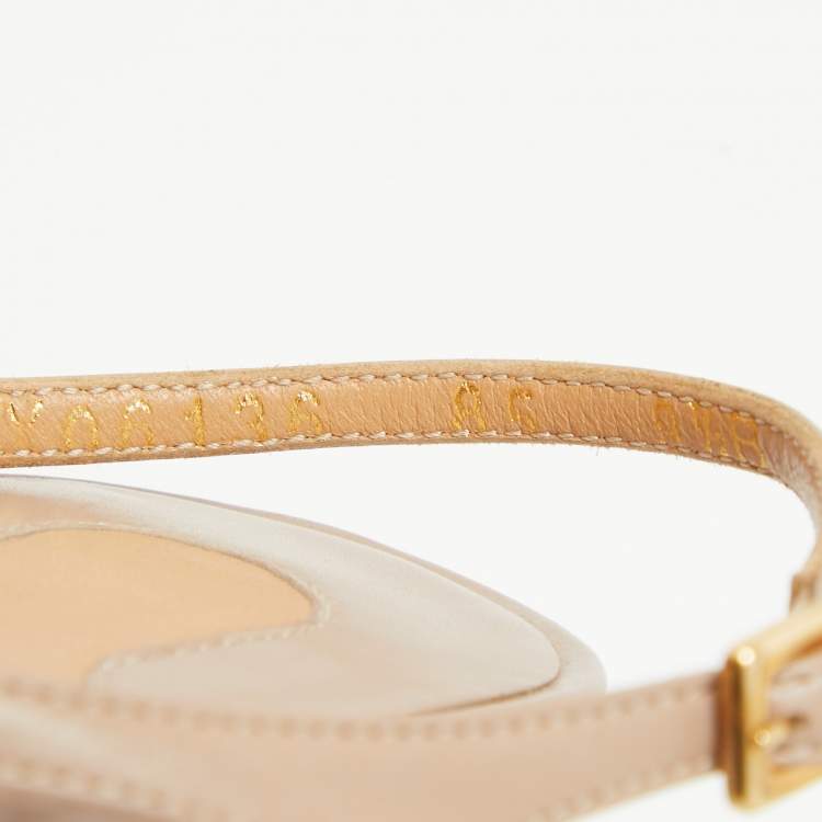 مملوكة مسبقًا Salvatore Ferragamo Beige Leather Gabriele Ankle Strap Sandals Size 40