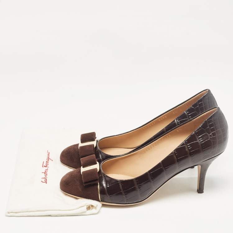 Pre Owned Salvatore Ferragamo Brown Embossed Croc and Suede Vara Bow Pumps 39