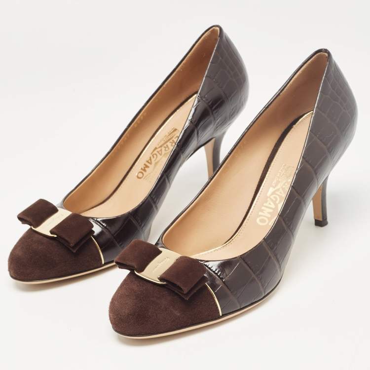 Pre Owned Salvatore Ferragamo Brown Embossed Croc and Suede Vara Bow Pumps 39