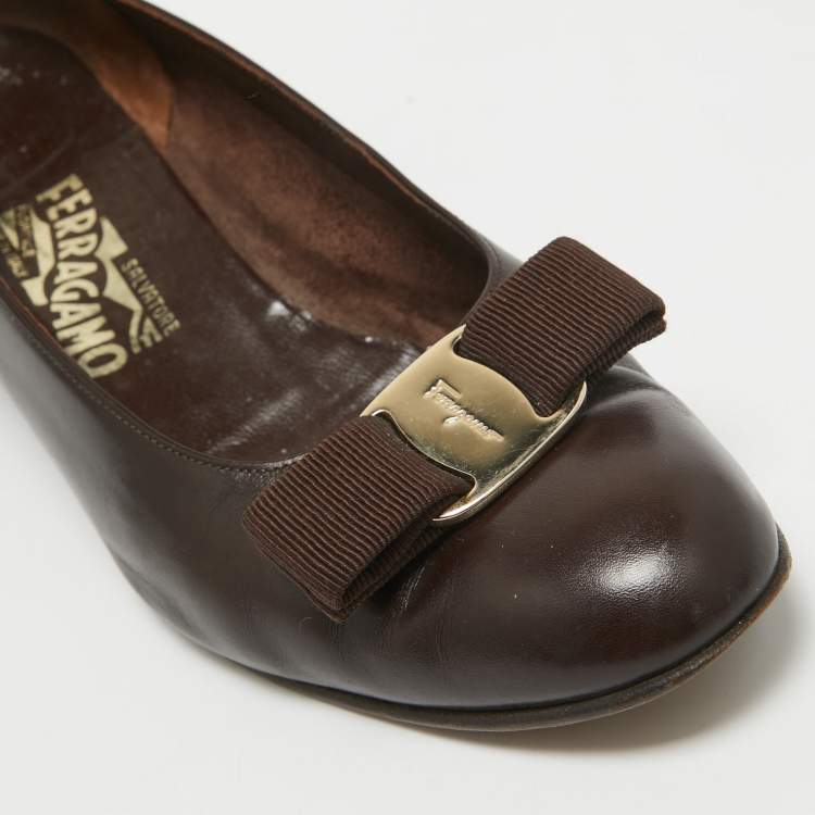 Pre Owned Salvatore Ferragamo Brown Leather Vara Bow Block Heel Pumps Size 38.5