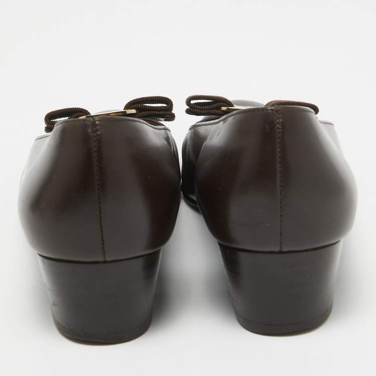 Pre Owned Salvatore Ferragamo Brown Leather Vara Bow Block Heel Pumps Size 38.5