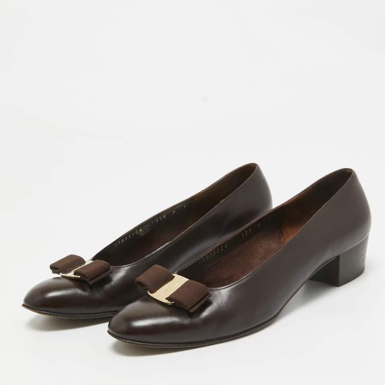 Pre Owned Salvatore Ferragamo Brown Leather Vara Bow Block Heel Pumps Size 38.5