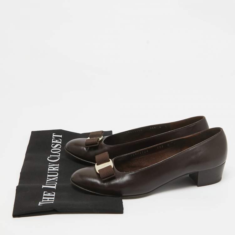 Pre Owned Salvatore Ferragamo Brown Leather Vara Bow Block Heel Pumps Size 38.5