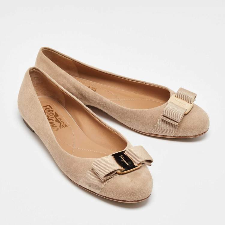 Pre Owned Salvatore Ferragamo Beige Suede Varina Ballet Flats Size 35.5