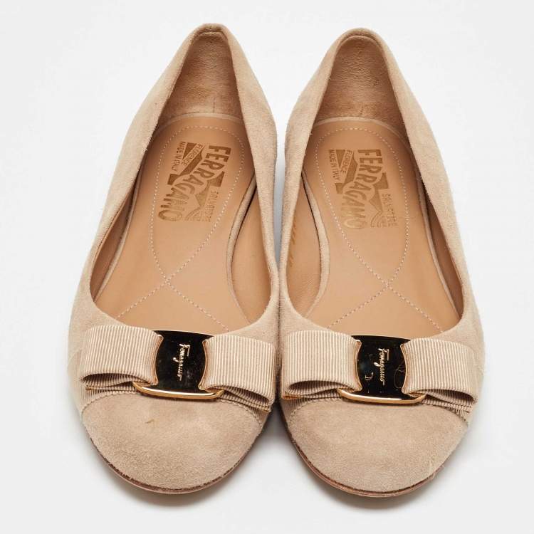 Pre Owned Salvatore Ferragamo Beige Suede Varina Ballet Flats Size 35.5