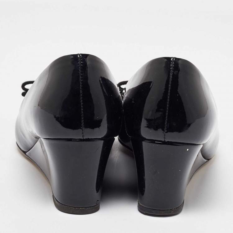 Pre Owned Salvatore Ferragamo Black Patent Leather Flo Vara Wedge Pumps Size 35