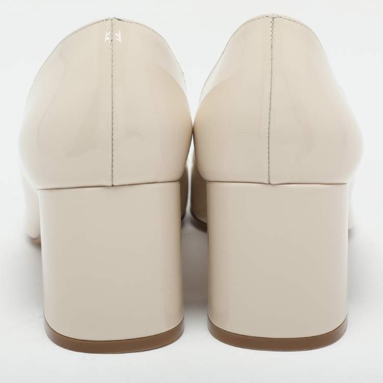 Pre Owned Salvatore Ferragamo Cream Patent Leather Gancini Block Heel Pumps Size 41.5