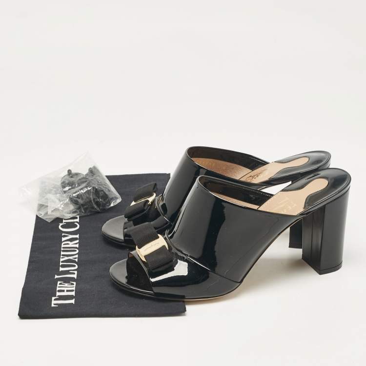 Pre Owned Salvatore Ferragamo Black Patent Leather Vara Bow Slide Sandals Size 40
