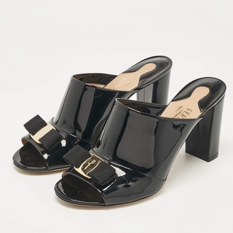Pre Owned Salvatore Ferragamo Black Patent Leather Vara Bow Slide Sandals Size 40
