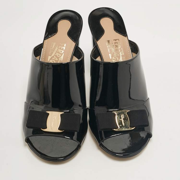 Pre Owned Salvatore Ferragamo Black Patent Leather Vara Bow Slide Sandals Size 40