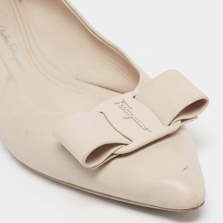 Pre Owned Salvatore Ferragamo Cream Leather Viva Bow Ballet Flats Size 40