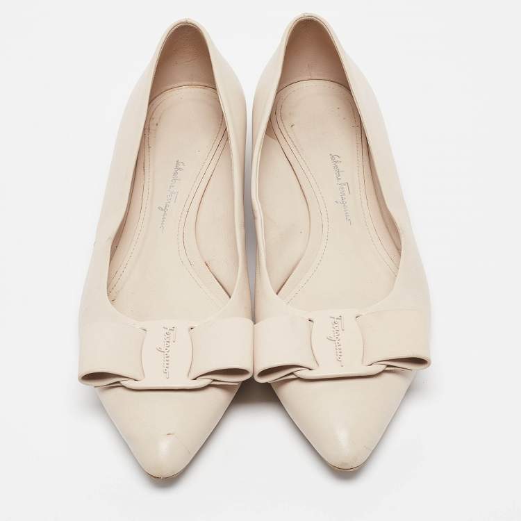 Pre Owned Salvatore Ferragamo Cream Leather Viva Bow Ballet Flats Size 40