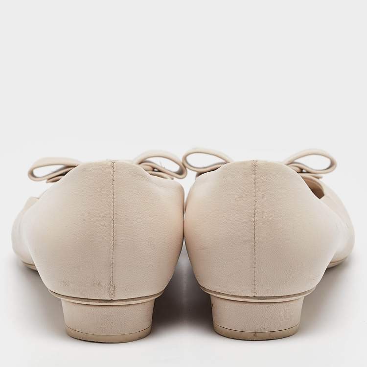 Pre Owned Salvatore Ferragamo Cream Leather Viva Bow Ballet Flats Size 40