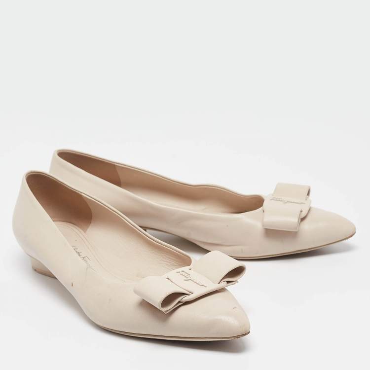 Pre Owned Salvatore Ferragamo Cream Leather Viva Bow Ballet Flats Size 40