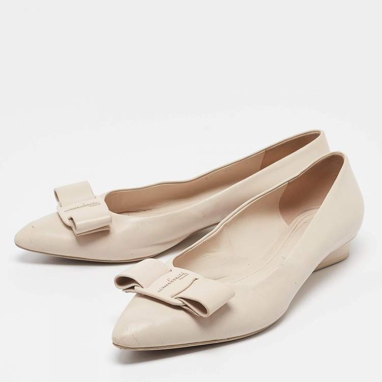 Pre Owned Salvatore Ferragamo Cream Leather Viva Bow Ballet Flats Size 40