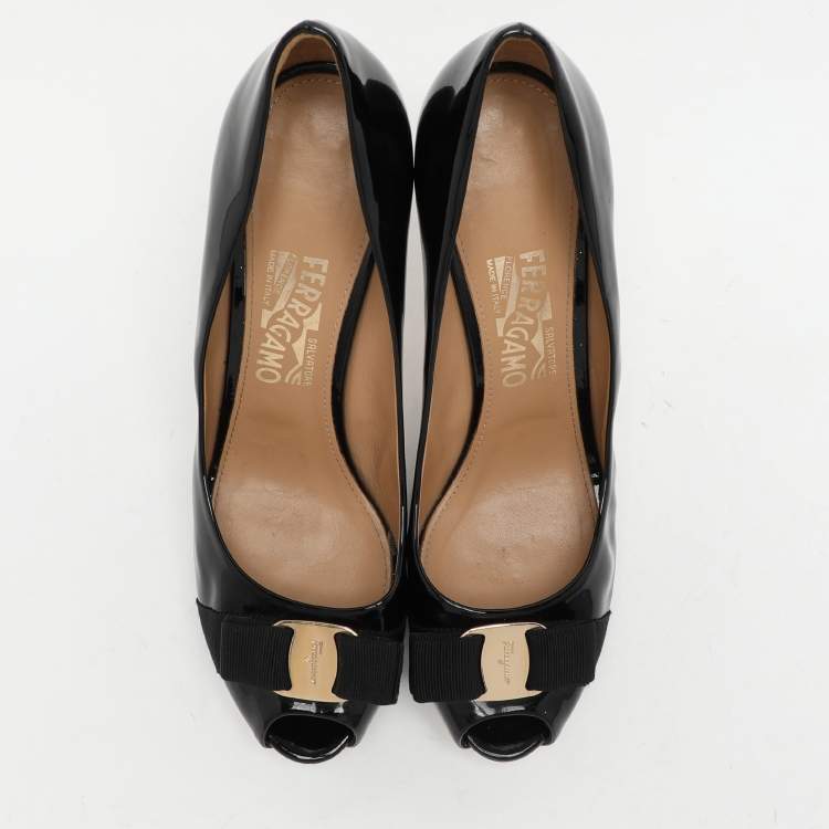 Pre Owned Salvatore Ferragamo Black Patent Leather Vara Bow Pumps Size 40