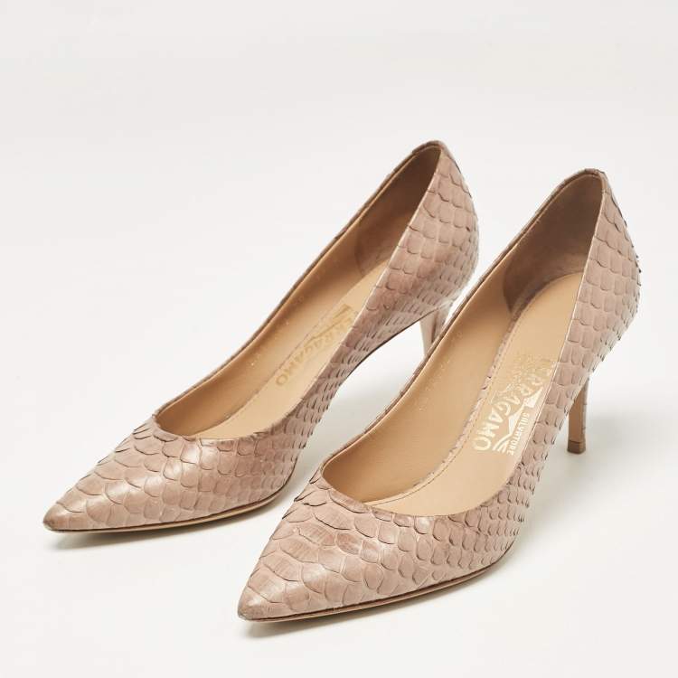 Pre Owned Salvatore Ferragamo Beige Python Susi Pumps Size 38