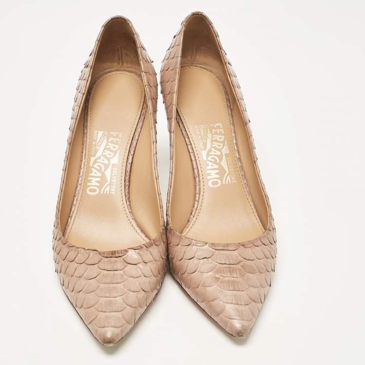 Pre Owned Salvatore Ferragamo Beige Python Susi Pumps Size 38