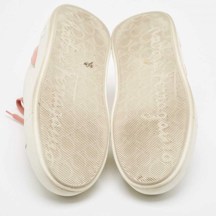 Pre Owned Salvatore Ferragamo Off White/Pink Leather Low Top Sneakers Size 38.5