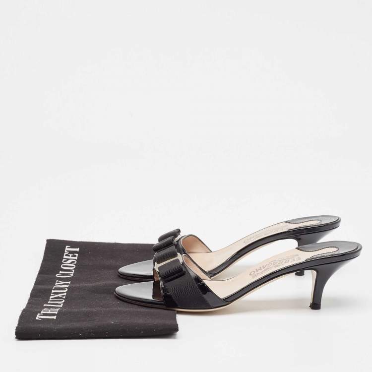 Pre Owned Salvatore Ferragamo Black Patent Leather Glory Bow Slide Sandals Size 38.5