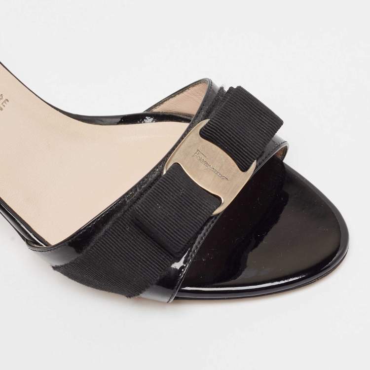 Pre Owned Salvatore Ferragamo Black Patent Leather Glory Bow Slide Sandals Size 38.5