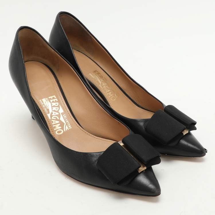 Pre Owned Salvatore Ferragamo Black Leather Bow Pumps Size 40
