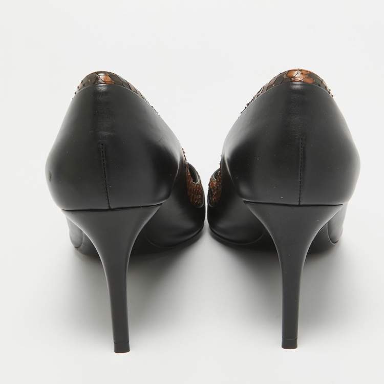 Pre Owned Salvatore Ferragamo Black Leather and Python Leather Pointed Toe Pumps Size 39.5