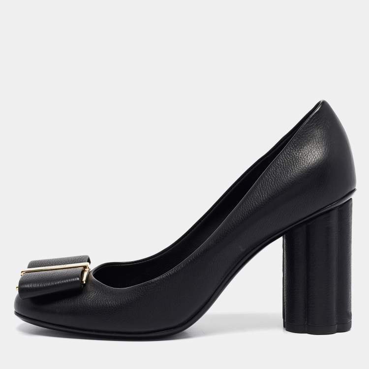 Pre Owned Salvatore Ferragamo Black Leather Capua Pumps Size 37.5