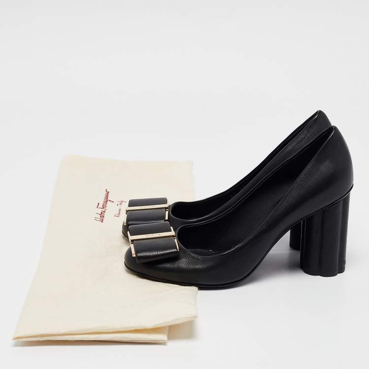 Pre Owned Salvatore Ferragamo Black Leather Capua Pumps Size 37.5