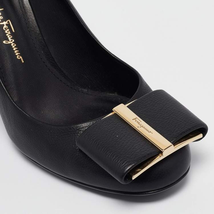 Pre Owned Salvatore Ferragamo Black Leather Capua Pumps Size 37.5