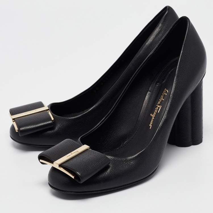 Pre Owned Salvatore Ferragamo Black Leather Capua Pumps Size 37.5