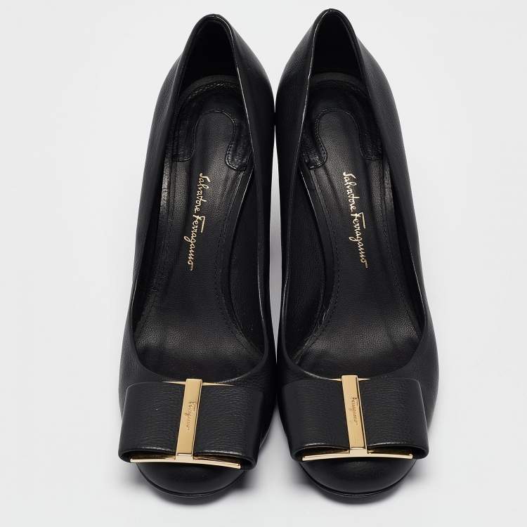 Pre Owned Salvatore Ferragamo Black Leather Capua Pumps Size 37.5