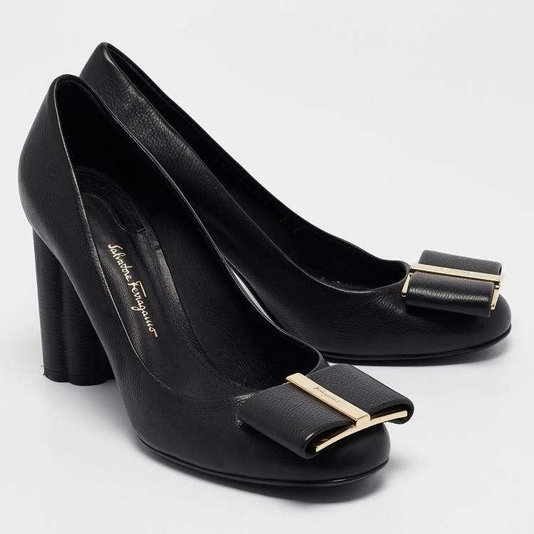 Pre Owned Salvatore Ferragamo Black Leather Capua Pumps Size 37.5
