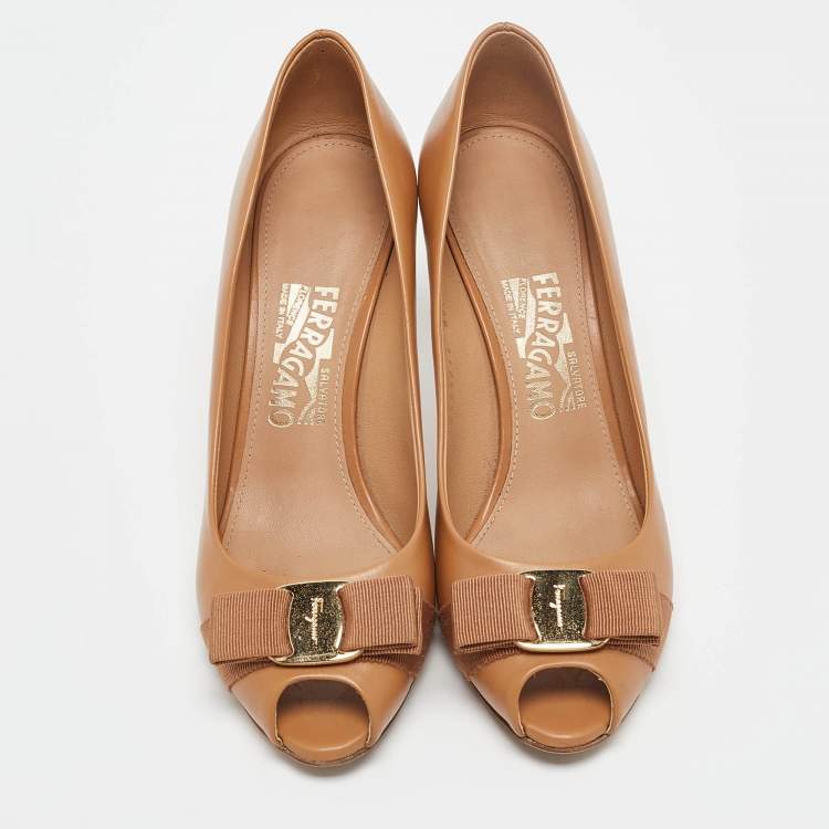 Pre Owned Salvatore Ferragamo Brown Leather Vara Bow Peep Toe Pumps Size 39