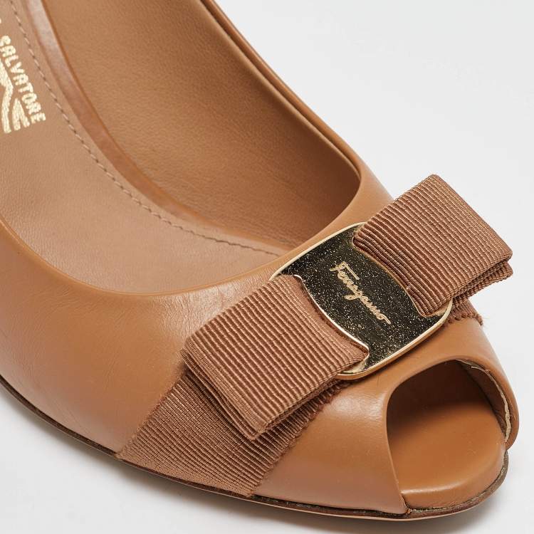 Pre Owned Salvatore Ferragamo Brown Leather Vara Bow Peep Toe Pumps Size 39