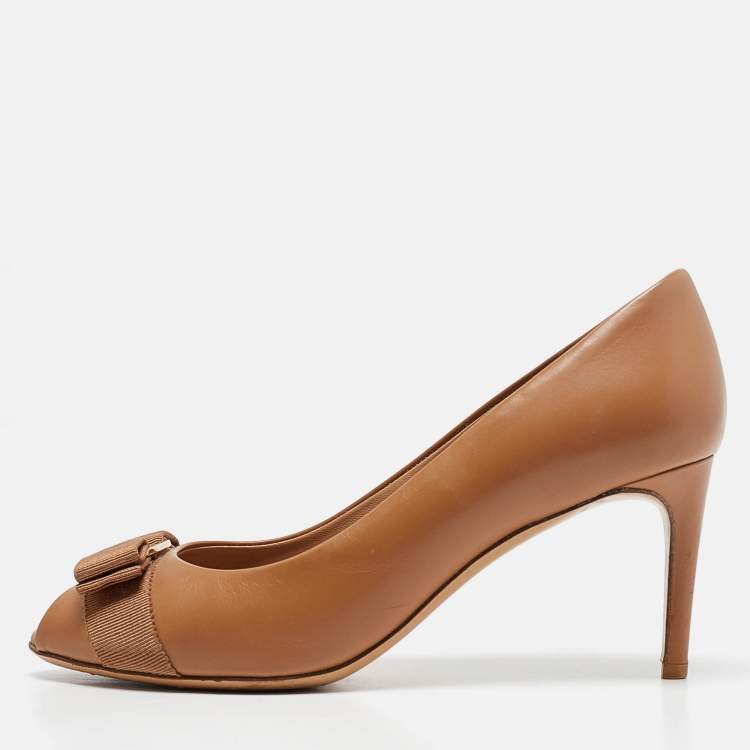 Pre Owned Salvatore Ferragamo Brown Leather Vara Bow Peep Toe Pumps Size 39