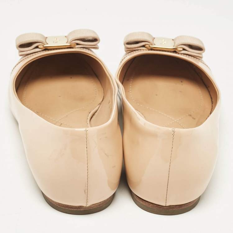 Pre Owned Salvatore Ferragamo Beige Patent Leather Vara Bow Ballet Flats Size 36.5