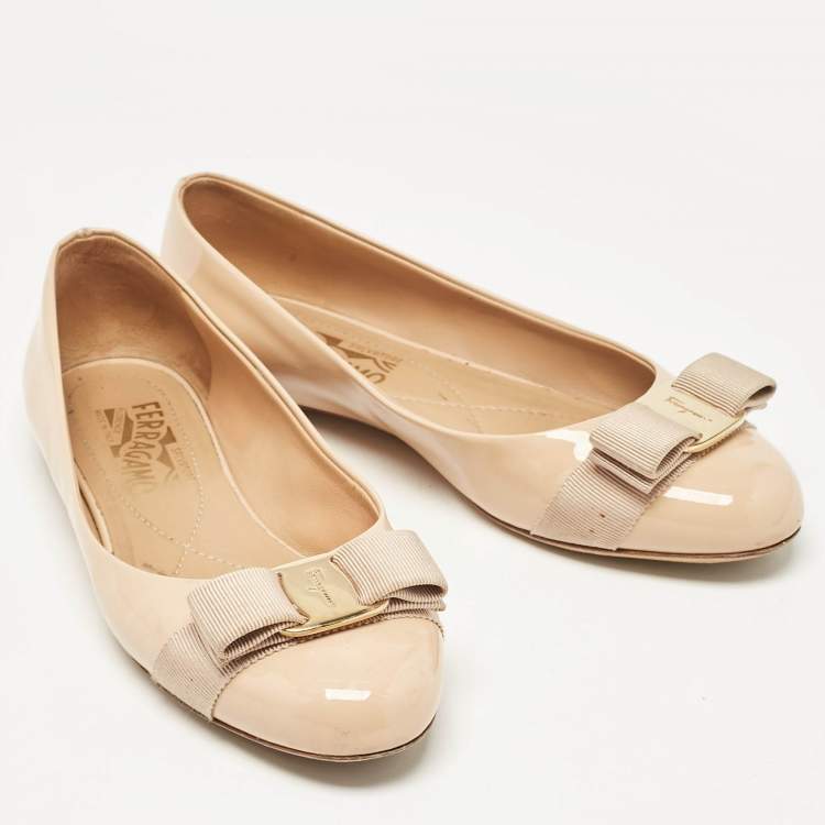 Pre Owned Salvatore Ferragamo Beige Patent Leather Vara Bow Ballet Flats Size 36.5