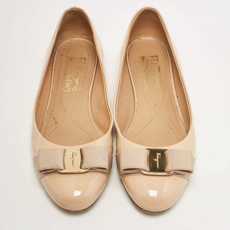 Pre Owned Salvatore Ferragamo Beige Patent Leather Vara Bow Ballet Flats Size 36.5