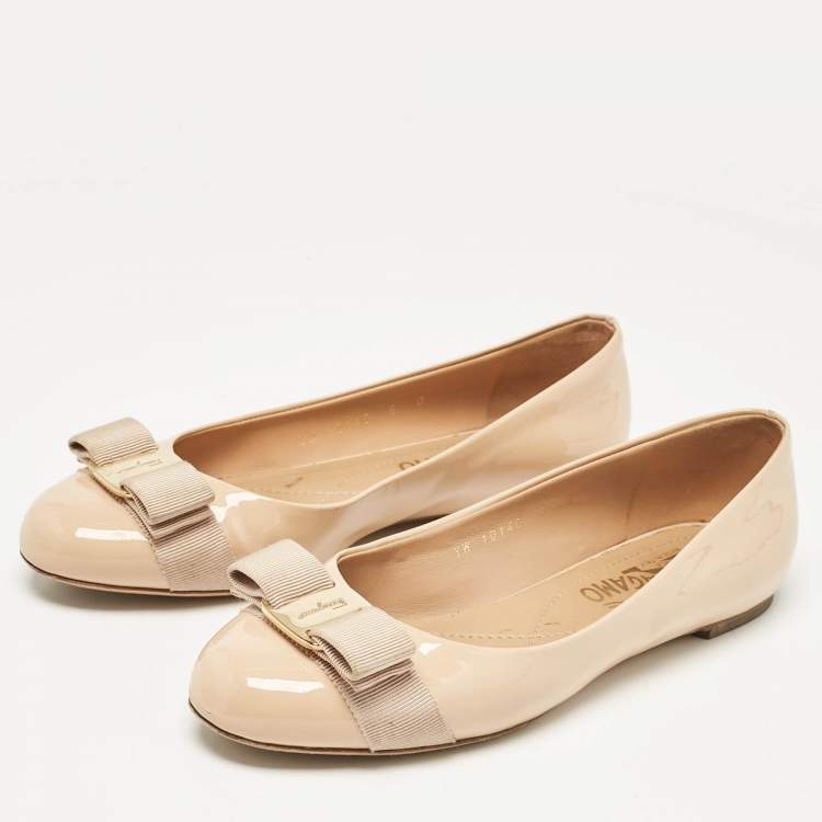 Pre Owned Salvatore Ferragamo Beige Patent Leather Vara Bow Ballet Flats Size 36.5