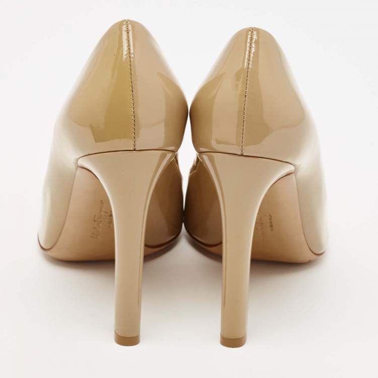 Pre Owned Salvatore Ferragamo Beige/White Patent Leather and Canvas Ezia Pumps Size 38