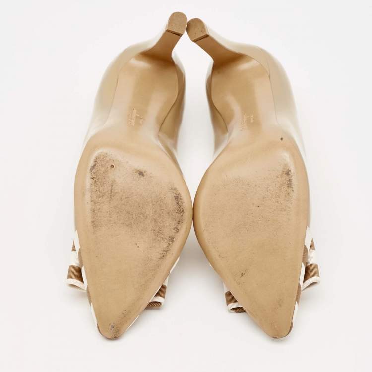 Pre Owned Salvatore Ferragamo Beige/White Patent Leather and Canvas Ezia Pumps Size 38