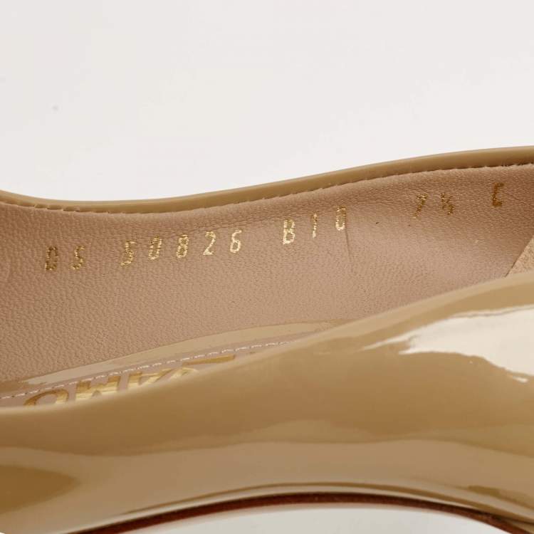 Pre Owned Salvatore Ferragamo Beige/White Patent Leather and Canvas Ezia Pumps Size 38