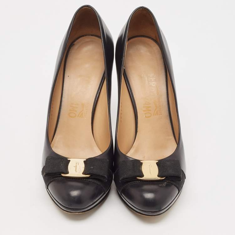 Pre Owned Salvatore Ferragamo Black Leather Vara Bow Pumps Size 38.5