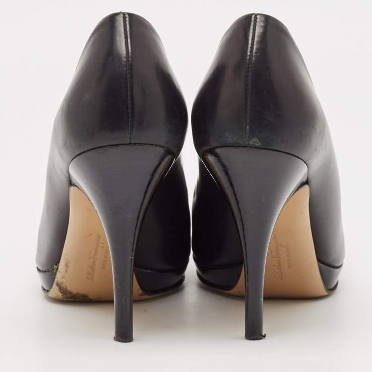 Pre Owned Salvatore Ferragamo Black Leather Vara Bow Pumps Size 38.5