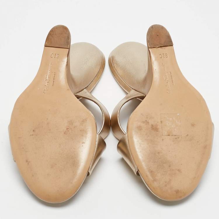Pre Owned Salvatore Ferragamo Gold Leather Wedge Sandals Size 39