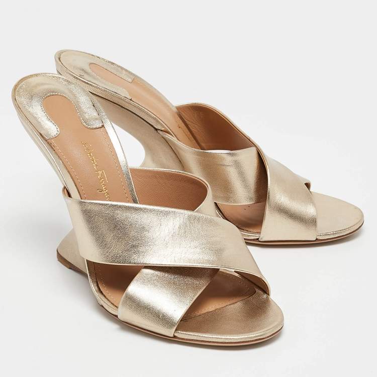 Pre Owned Salvatore Ferragamo Gold Leather Wedge Sandals Size 39
